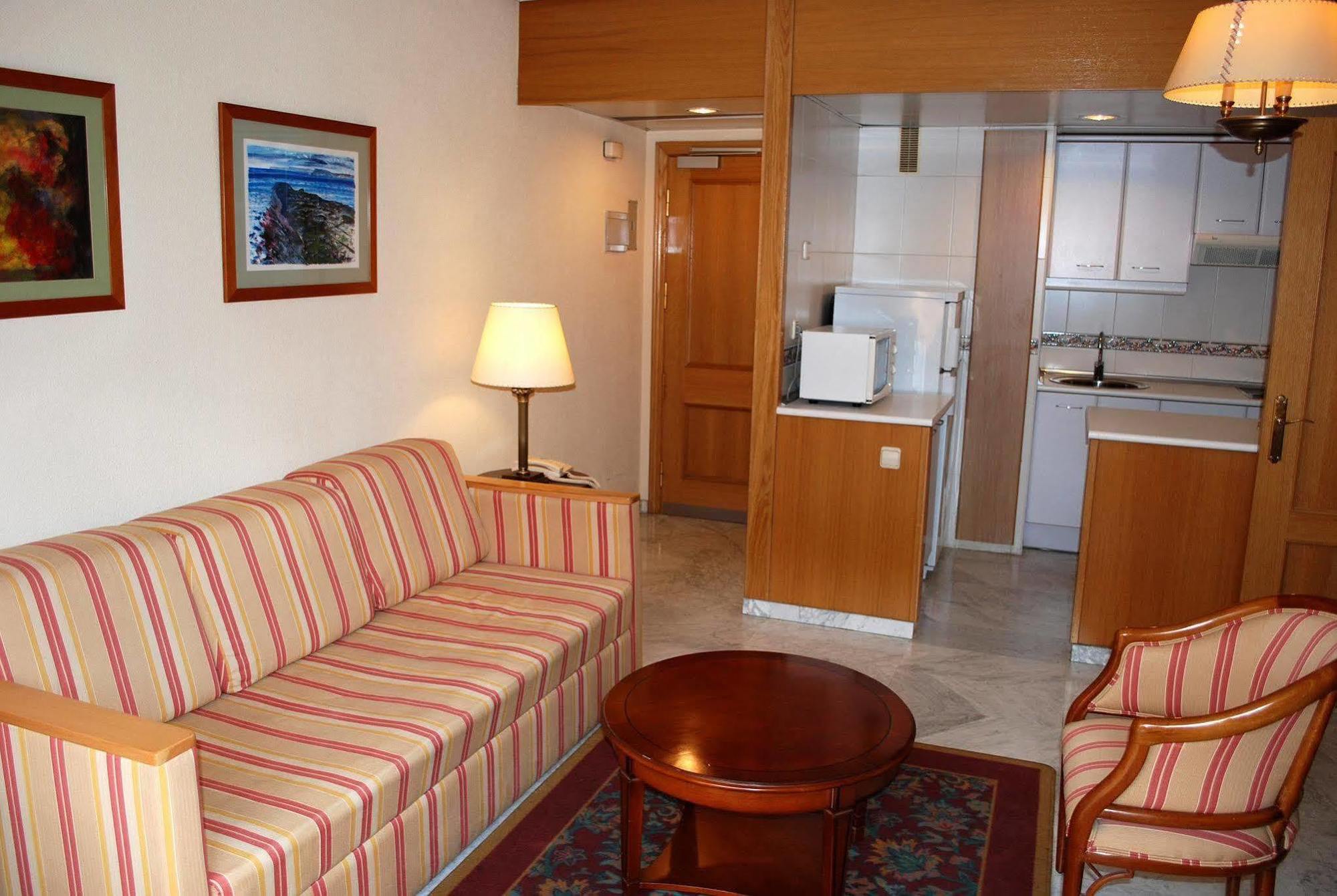 Aparthotel Convencion-Barajas Madrid Eksteriør billede
